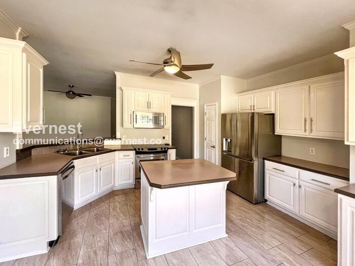 2411 Stoney Creek Dr - Photo 3 of 22