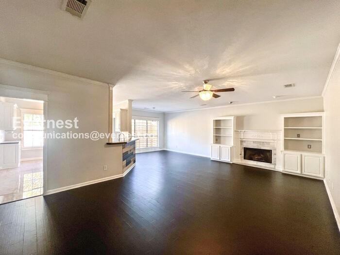 2411 Stoney Creek Dr - Photo 4 of 22