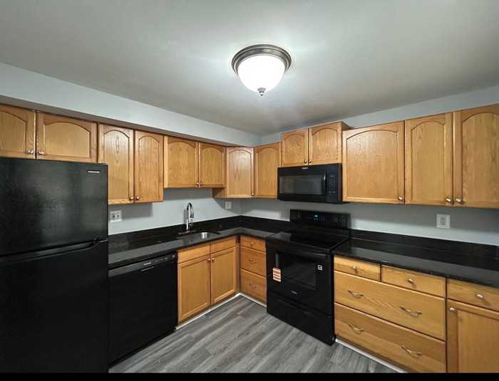 5400 King Arthur Cir - Photo 4 of 12