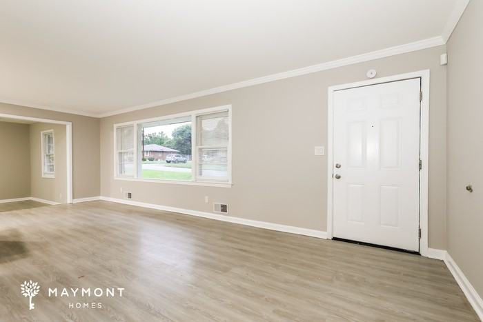 111 Scarlett Dr - Photo 4 of 12