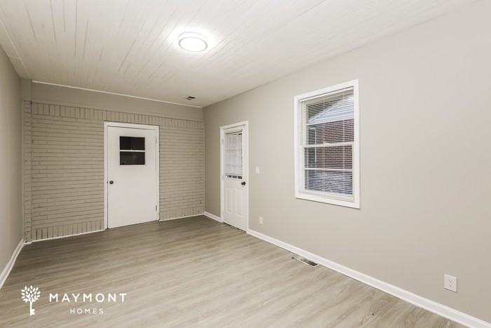 111 Scarlett Dr - Photo 6 of 12