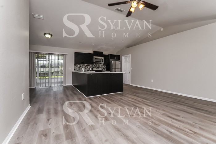 1060 Forrest Dr - Photo 3 of 16