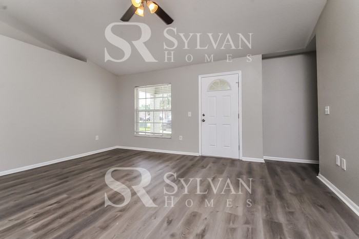 1060 Forrest Dr - Photo 4 of 16