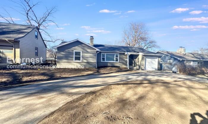 7624 Nall Ave - Photo 2 of 29