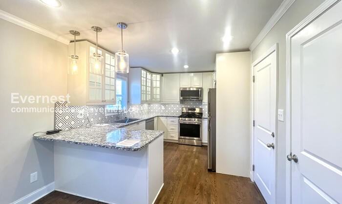 7624 Nall Ave - Photo 4 of 29