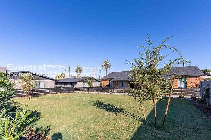 4402 N 14th St #5 - Photo 2 of 12