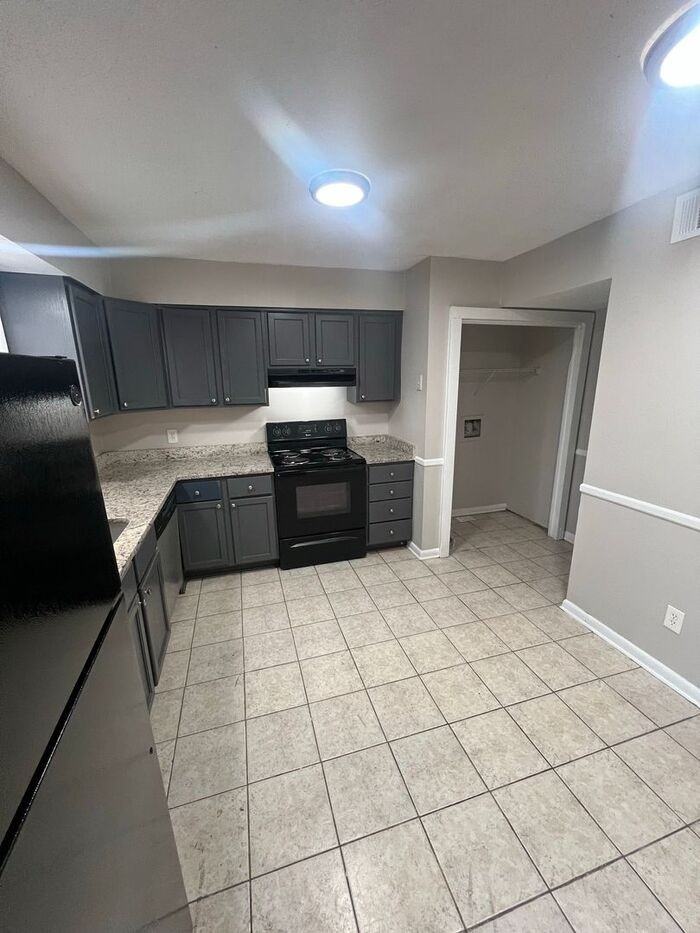 2080 Kings Gate Cir #B - Photo 2 of 16