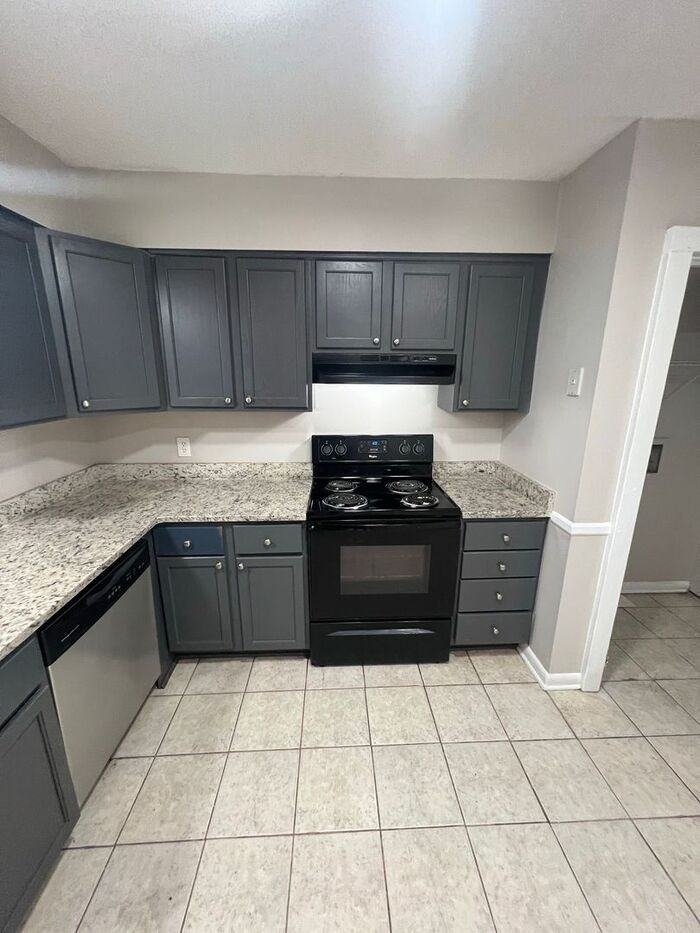 2080 Kings Gate Cir #B - Photo 3 of 16