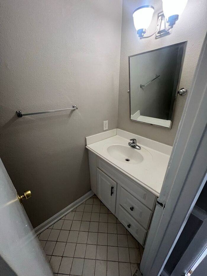 2080 Kings Gate Cir #B - Photo 6 of 16