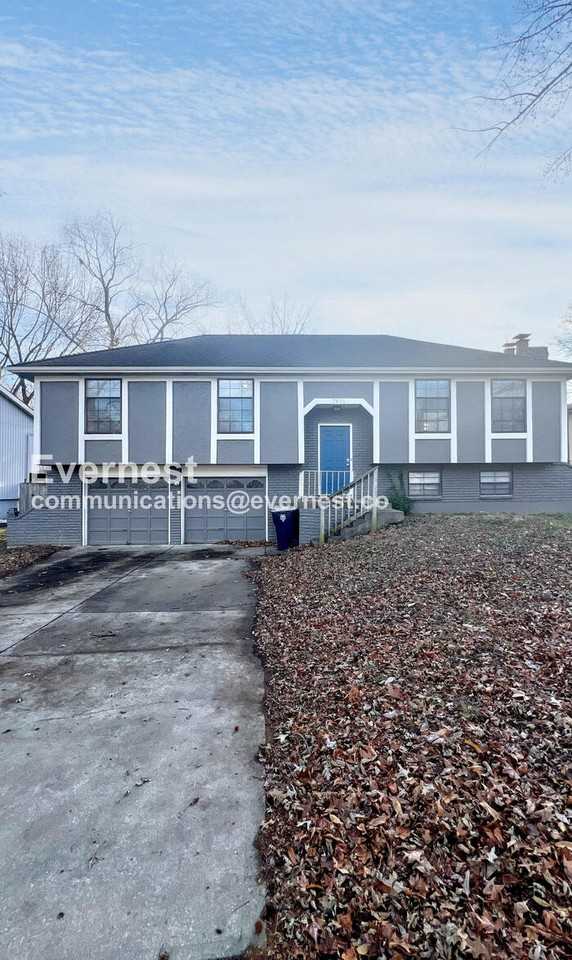 7936 N Forest Ave - Photo 2 of 30