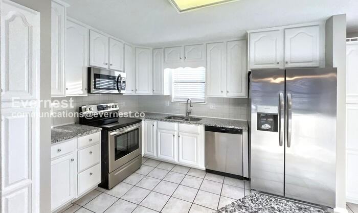 7936 N Forest Ave - Photo 3 of 30