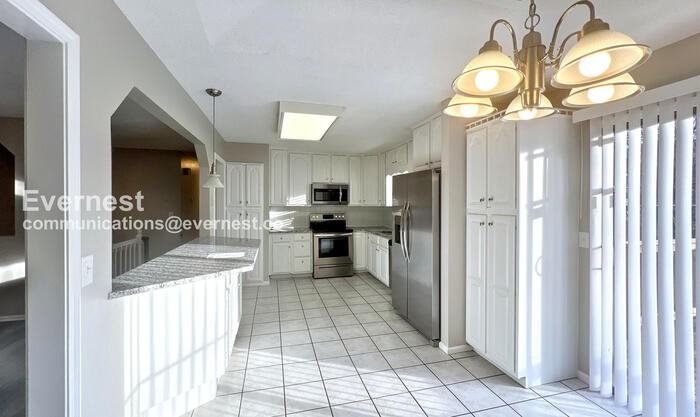 7936 N Forest Ave - Photo 4 of 30