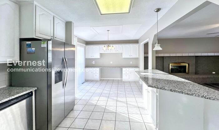 7936 N Forest Ave - Photo 5 of 30