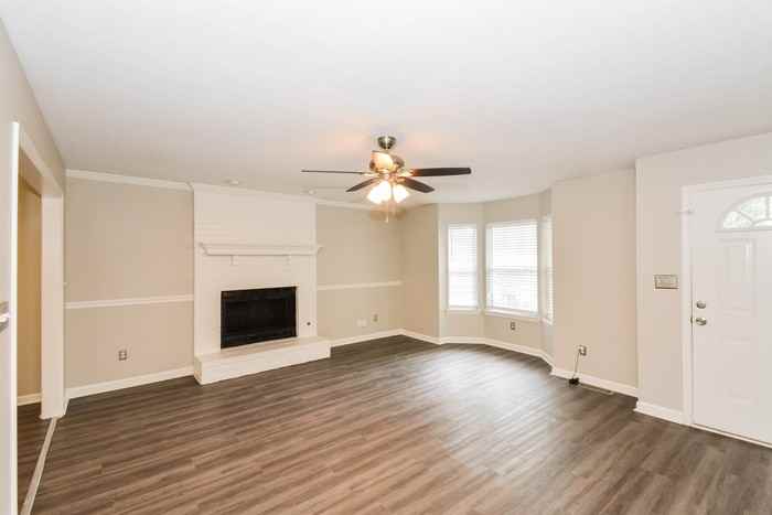 109 Lone Oak Dr - Photo 4 of 12