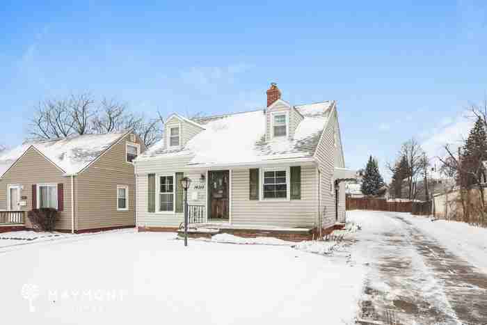 16315 Westview Ave - Photo 2 of 3