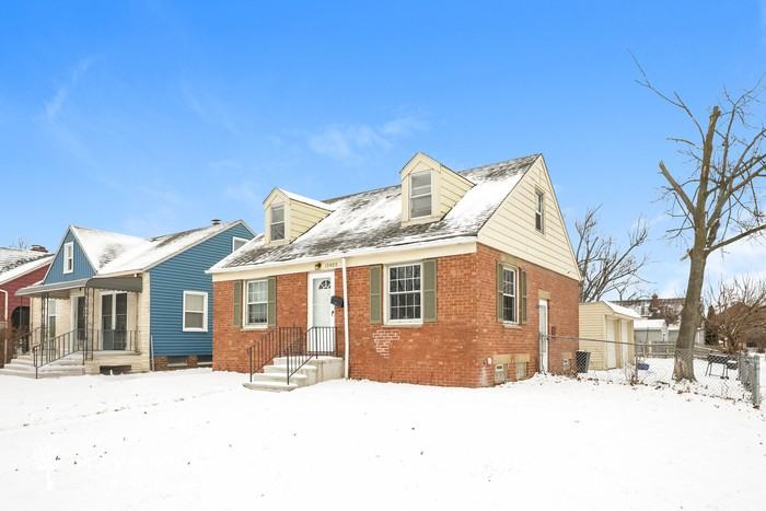 13400 Highlandview Ave - Photo 2 of 3