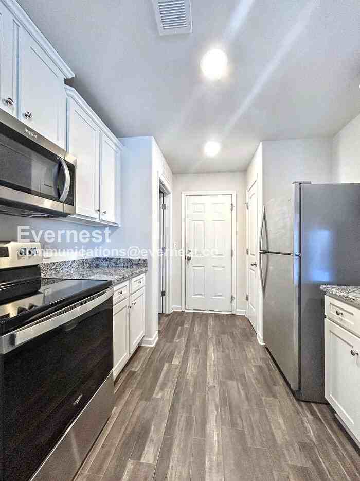 550 Belcaro Dr - Photo 3 of 19