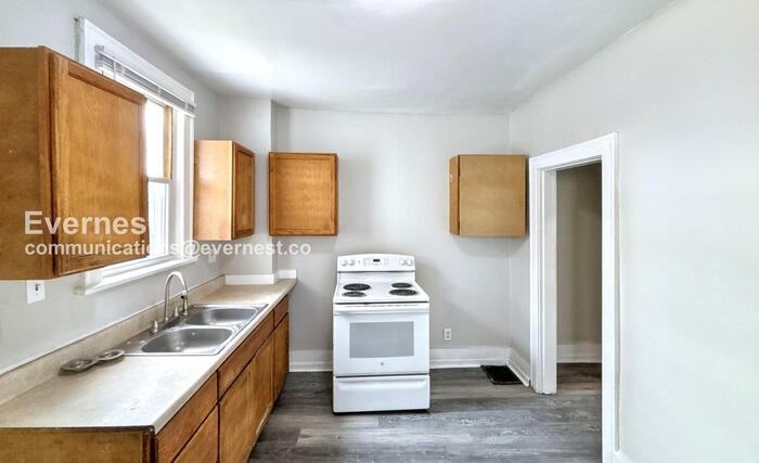 2545 Sullivant Ave - Photo 2 of 19