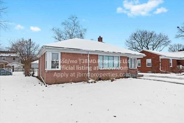 11687 Royal Grand - Photo 2 of 32