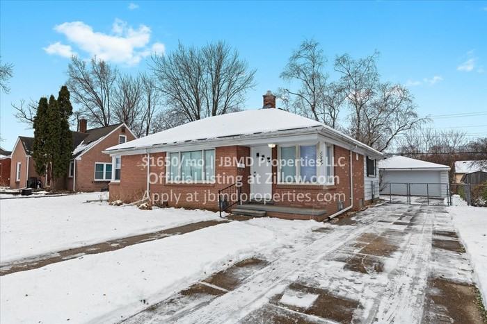 11687 Royal Grand - Photo 3 of 32