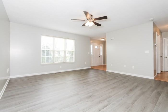 2211 Scheper Ct - Photo 5 of 14