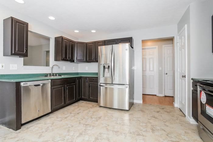 2211 Scheper Ct - Photo 6 of 14