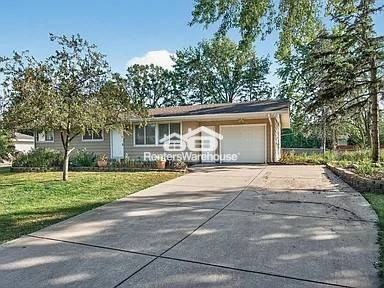 276 Dawn Ave - Photo 2 of 15