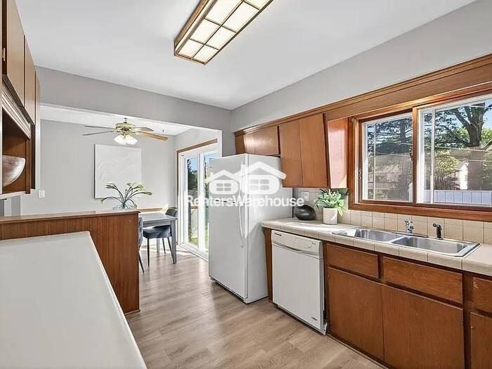 276 Dawn Ave - Photo 6 of 15