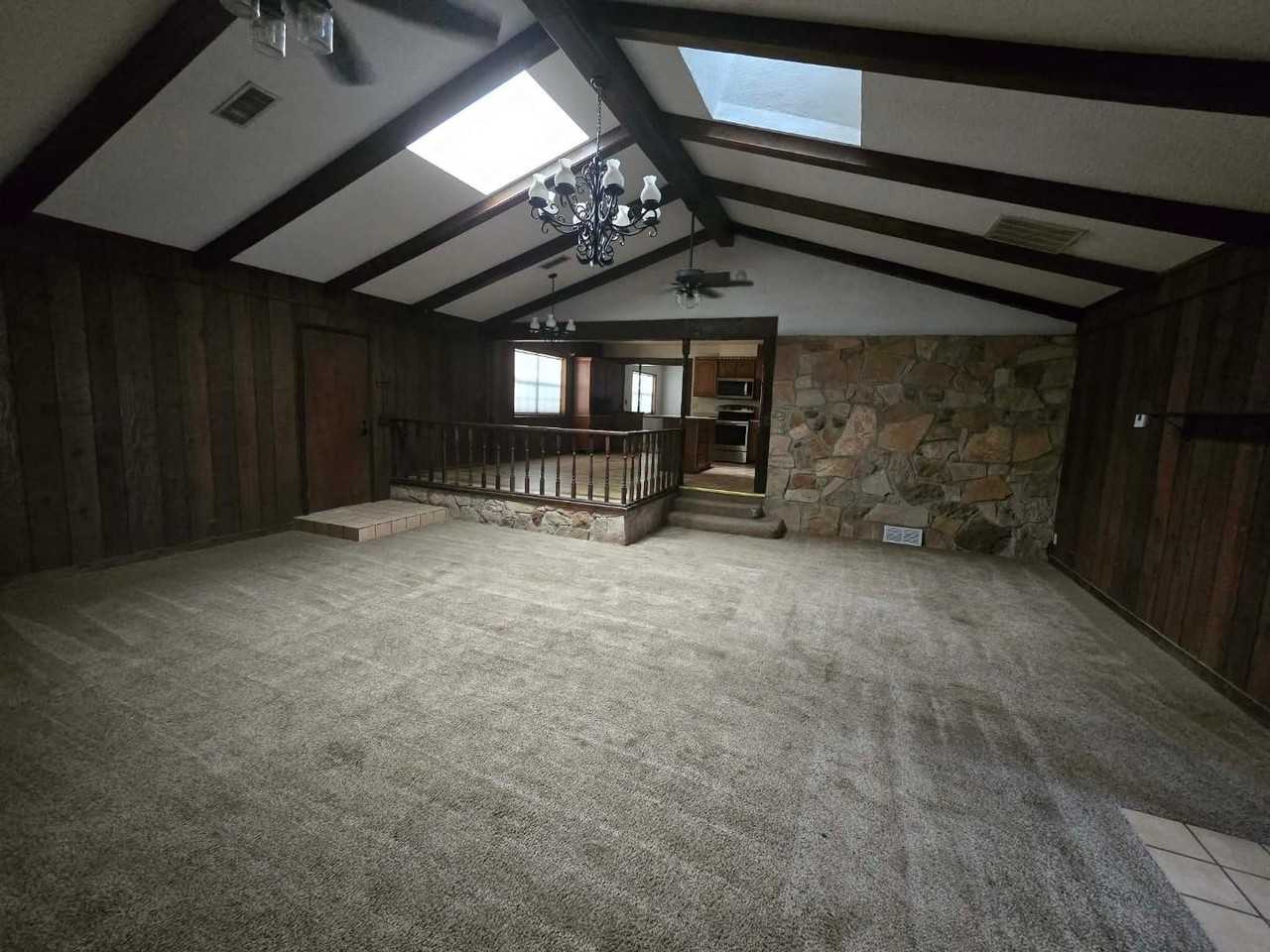 2110 Mckinley St - Photo 6 of 18