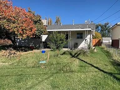 2005 Gunnison Ave #B - Photo 3 of 7