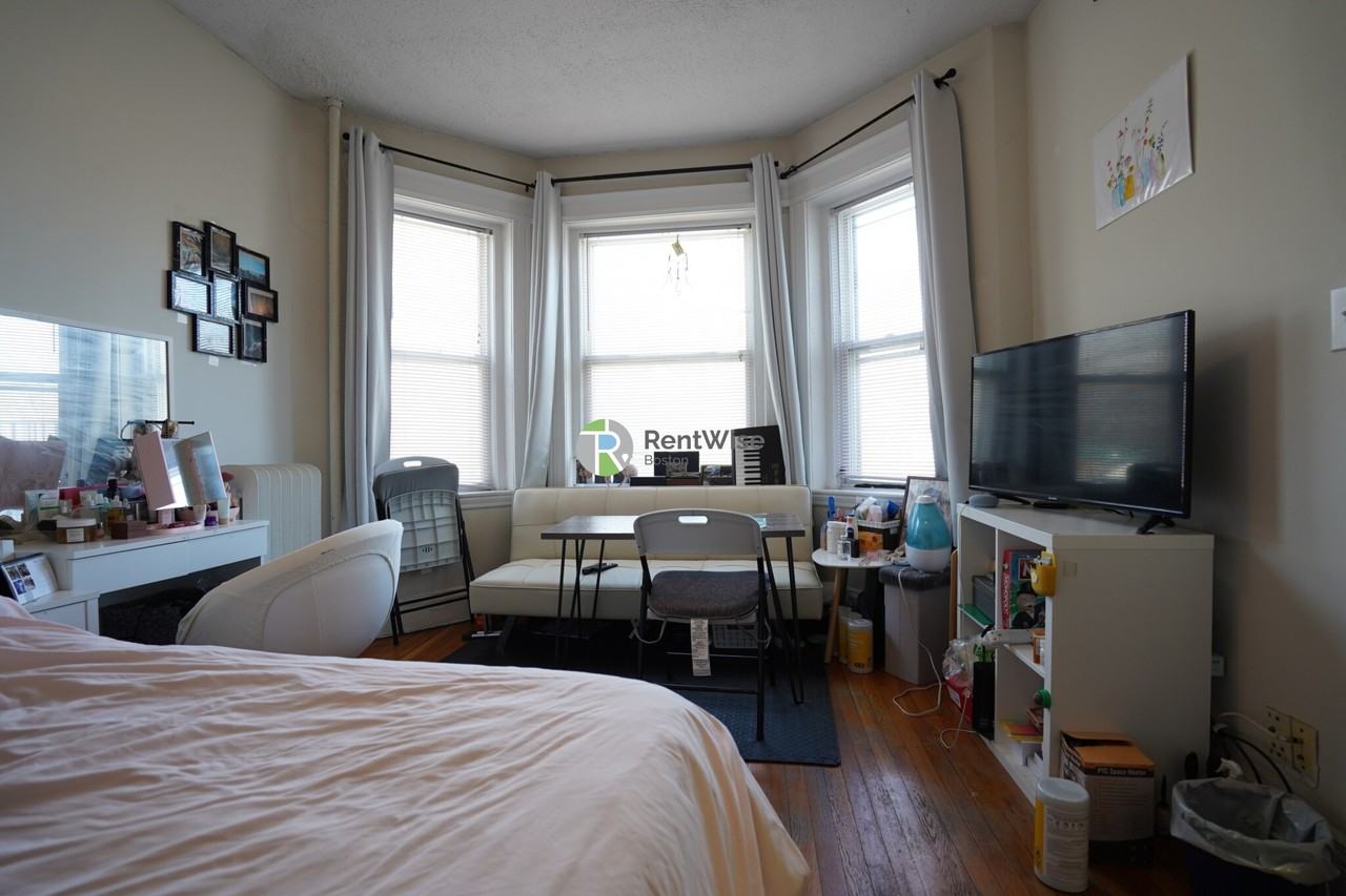 79 Gorgon St., #11 - Photo 2 of 7