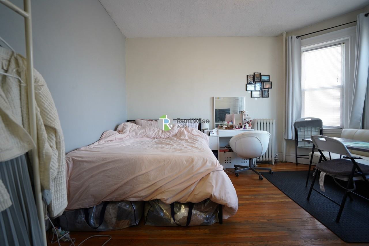 79 Gorgon St., #11 - Photo 4 of 7