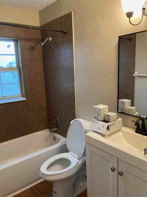 6327 Sw 9th Ave #D - Photo 3 of 3