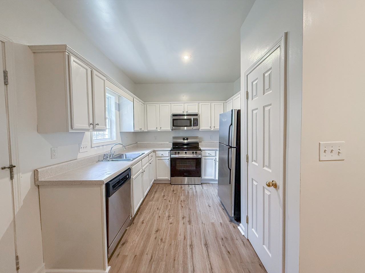 2468 Spring St Nw #B - Photo 7 of 37