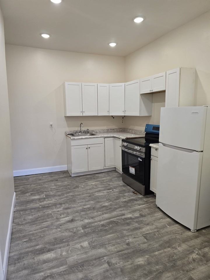 5253 Spruce St #1 - Photo 2 of 10