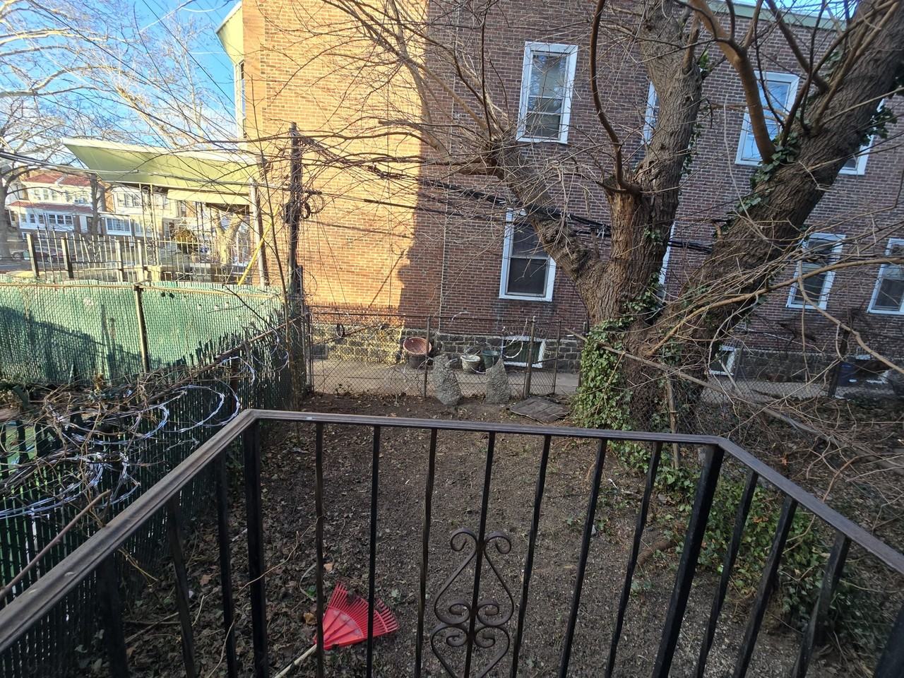 5253 Spruce St #1 - Photo 6 of 10