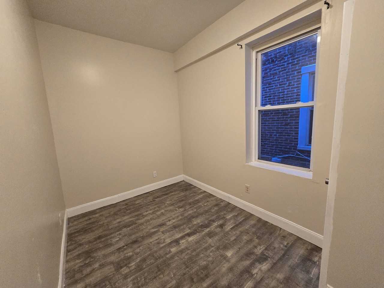 5253 Spruce St #1 - Photo 7 of 10