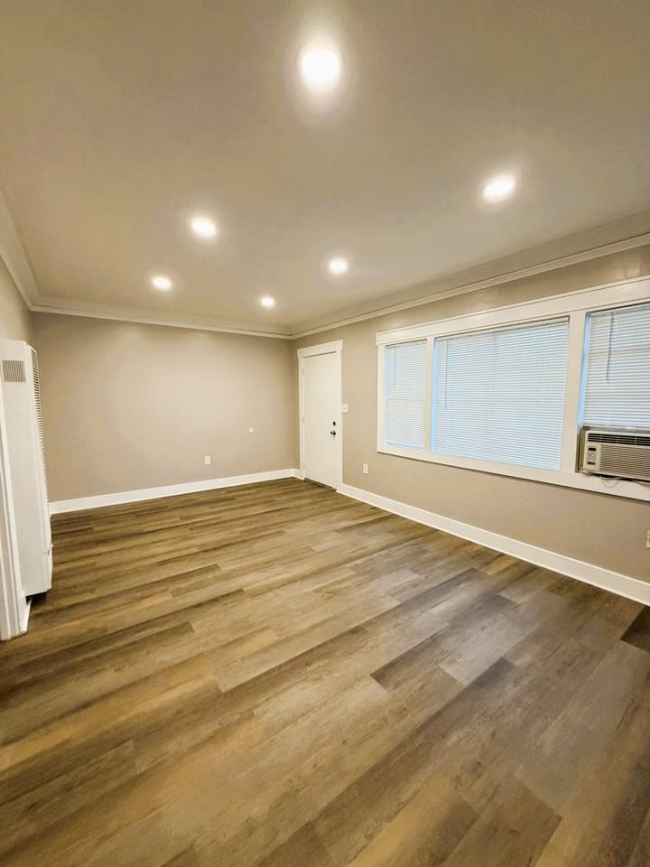 2602 E 14th St #2602 - Photo 2 of 15