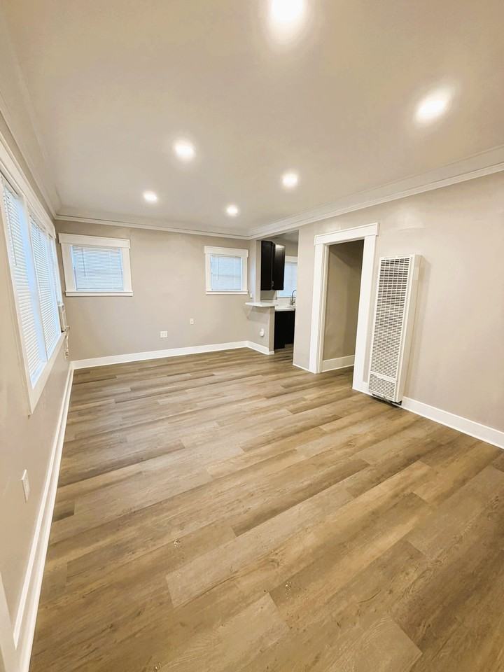 2602 E 14th St #2602 - Photo 3 of 15