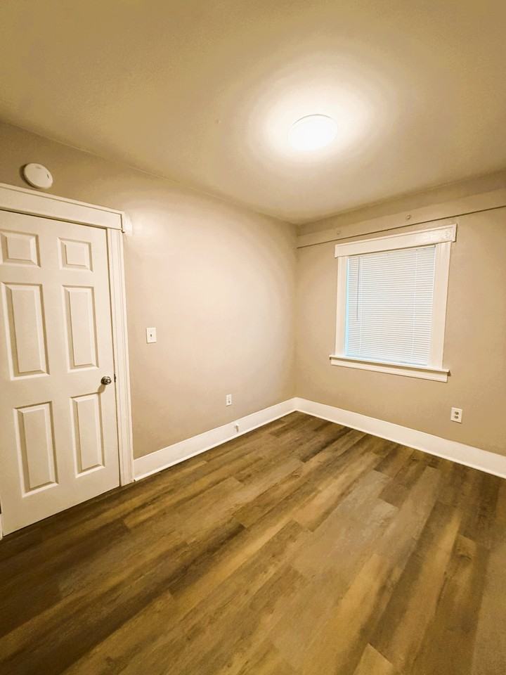 2602 E 14th St #2602 - Photo 4 of 15