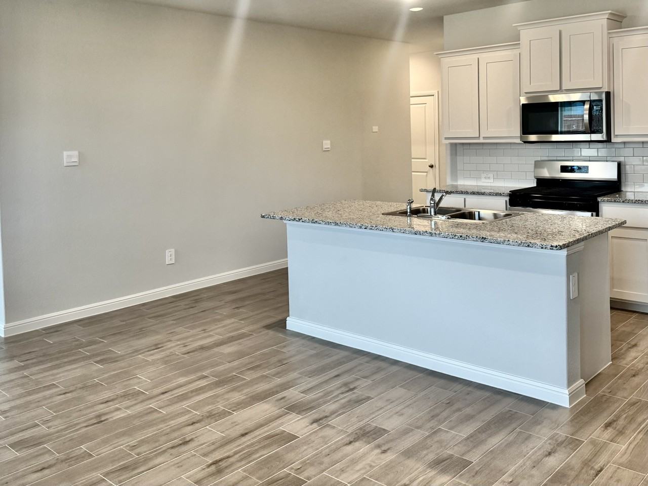 198 Bay Meadows Ln #1 - Photo 4 of 13