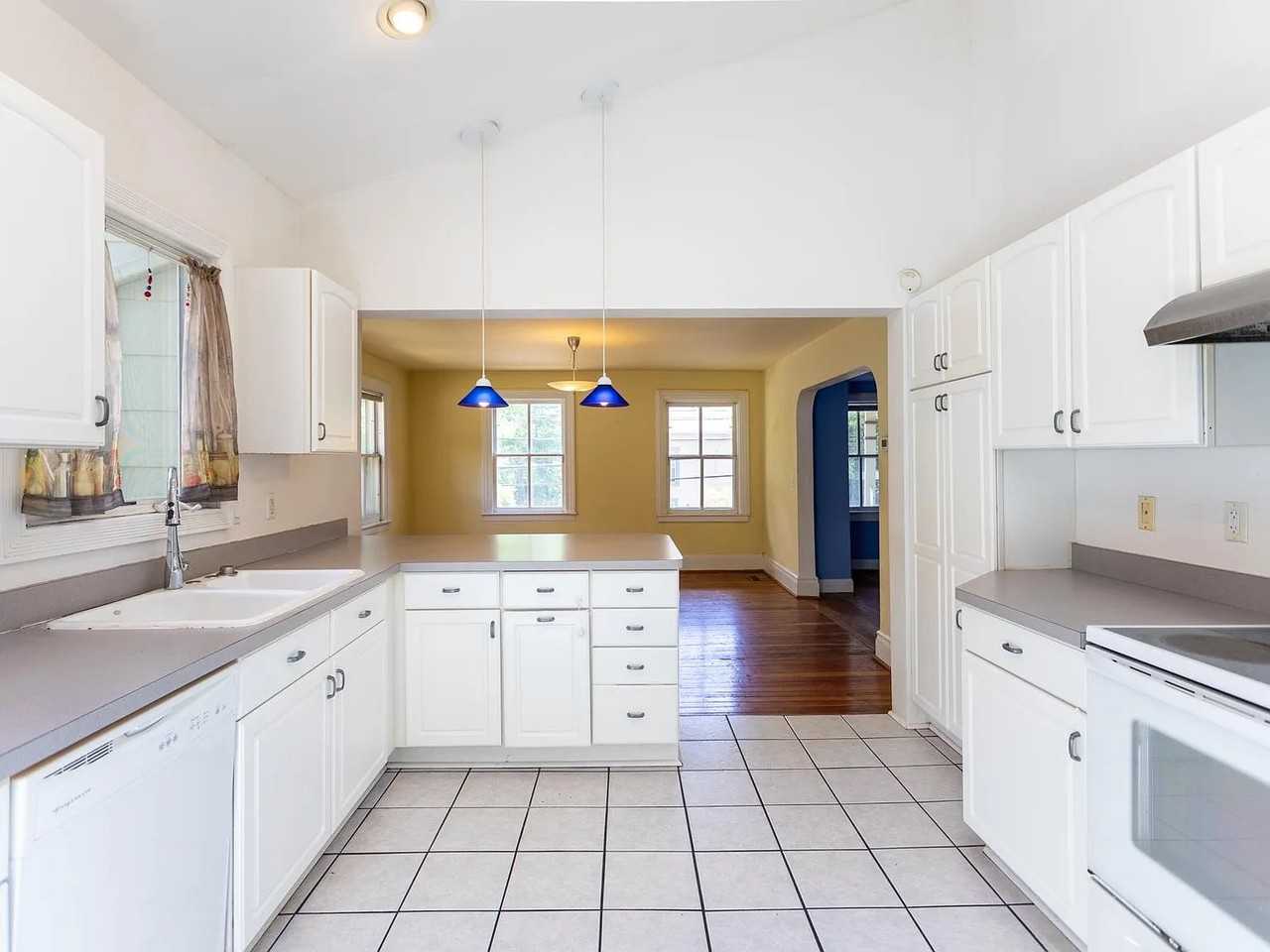 115 Chapin St #1 - Photo 7 of 17