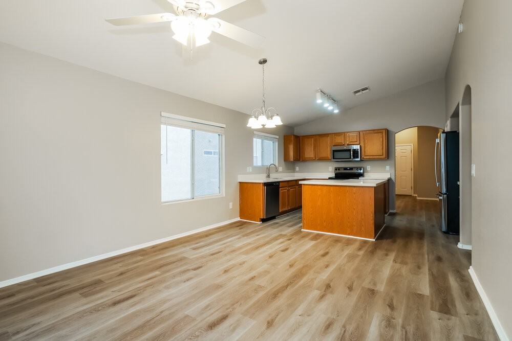 31724 N Cheyenne Dr - Photo 3 of 16