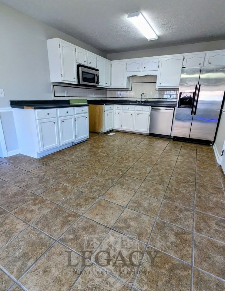 221 Benefield Dr #1 - Photo 4 of 18