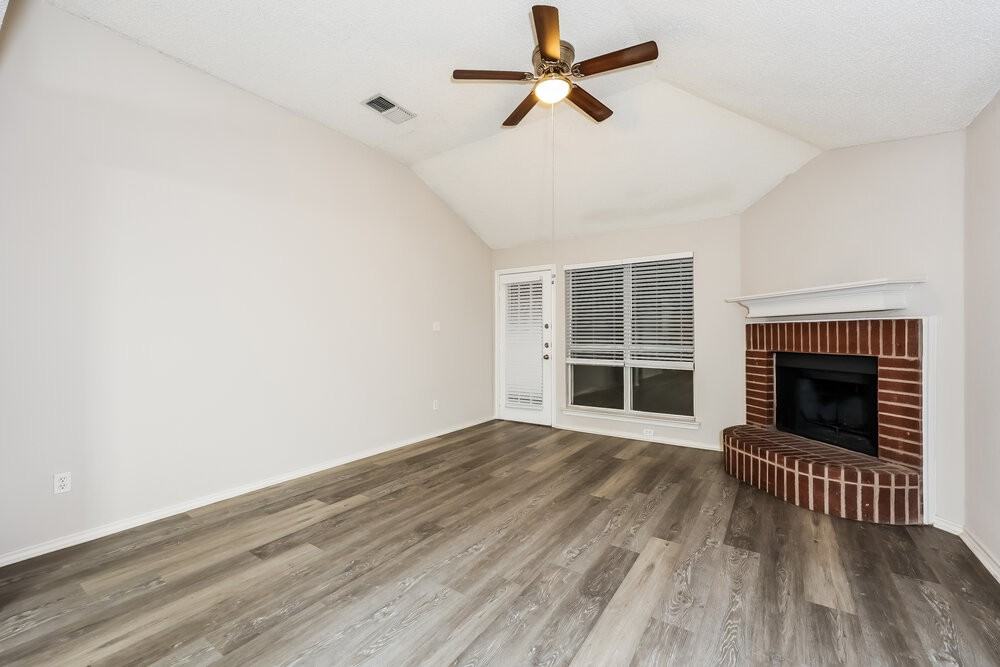 6841 Prairie Hill Rd N - Photo 3 of 16