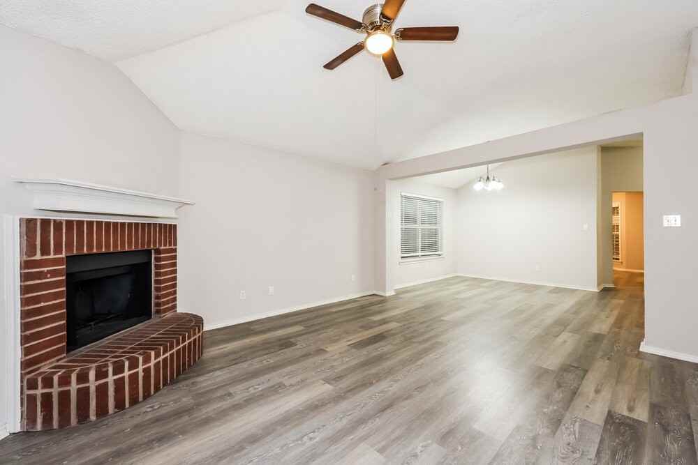 6841 Prairie Hill Rd N - Photo 4 of 16