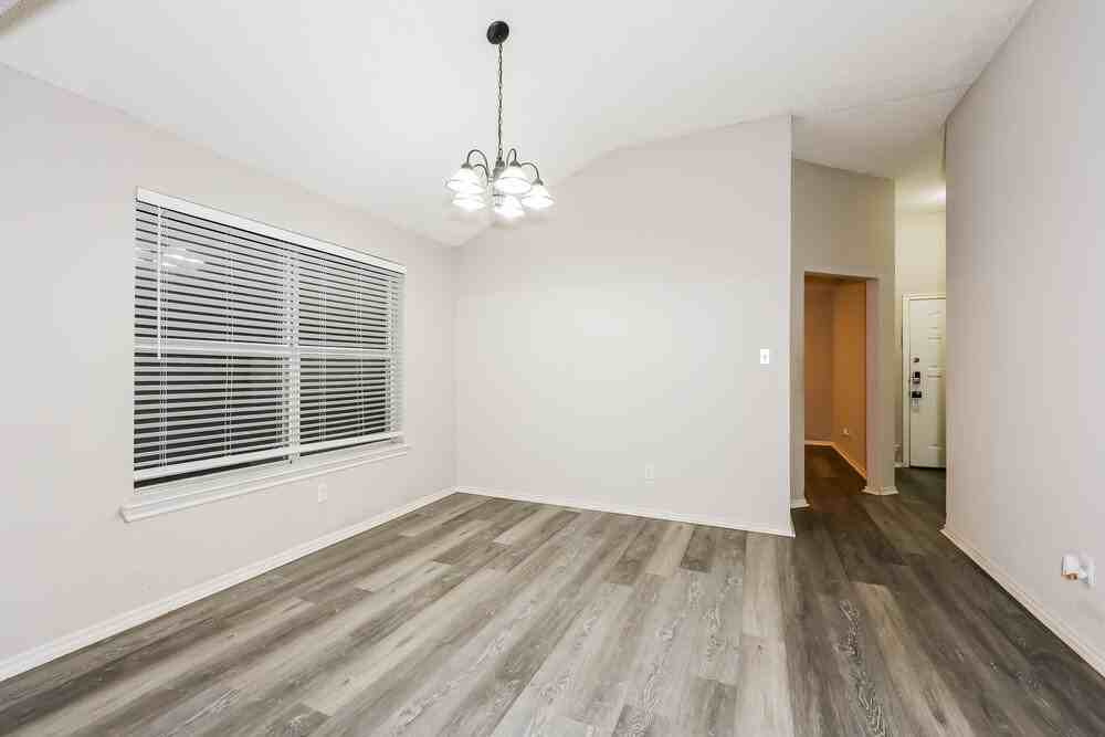 6841 Prairie Hill Rd N - Photo 5 of 16