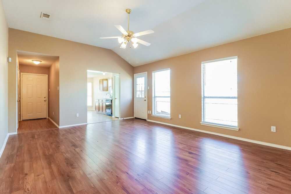 1101 Darren Dr - Photo 2 of 15