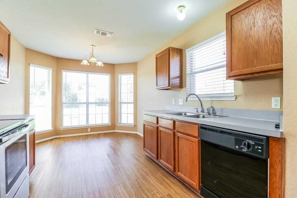 1101 Darren Dr - Photo 6 of 15