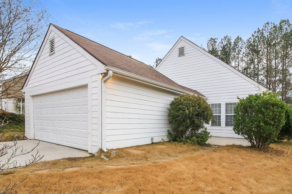 537 Anglewood Trce - Photo 3 of 16